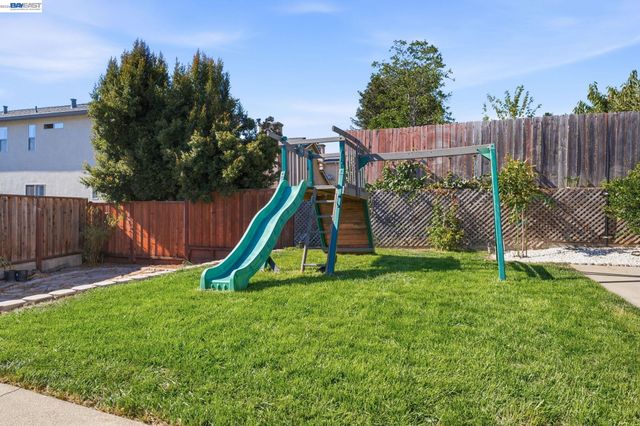 5034 Rahlves Dr, Castro Valley, CA 94546