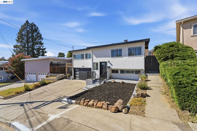 5034 Rahlves Dr, Castro Valley, CA 94546