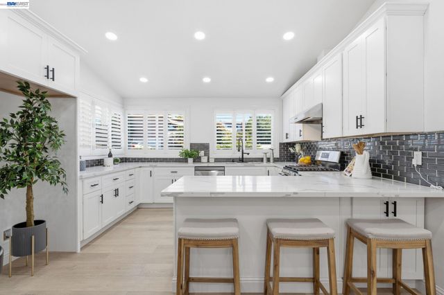 5034 Rahlves Dr, Castro Valley, CA 94546