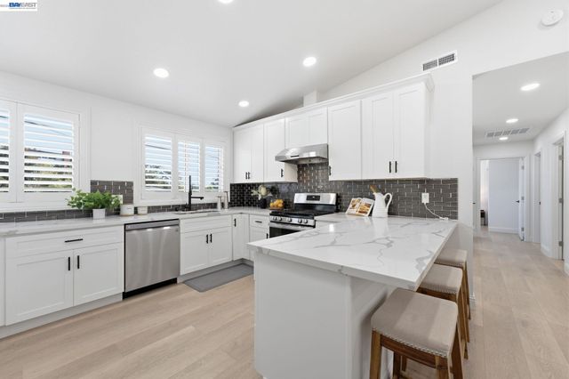 5034 Rahlves Dr, Castro Valley, CA 94546