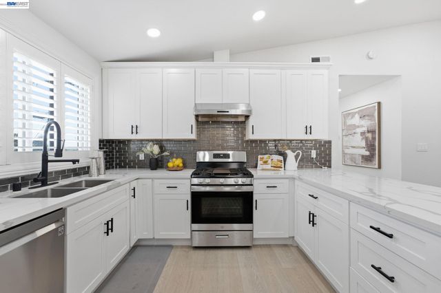 5034 Rahlves Dr, Castro Valley, CA 94546