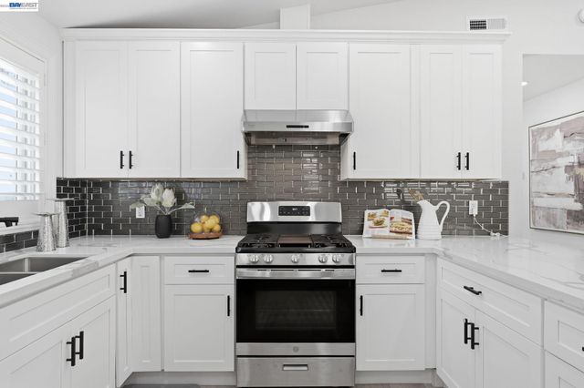5034 Rahlves Dr, Castro Valley, CA 94546