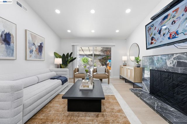5034 Rahlves Dr, Castro Valley, CA 94546