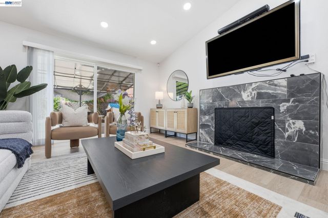 5034 Rahlves Dr, Castro Valley, CA 94546