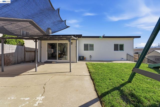 5034 Rahlves Dr, Castro Valley, CA 94546