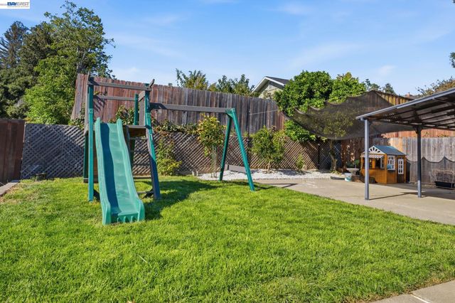 5034 Rahlves Dr, Castro Valley, CA 94546