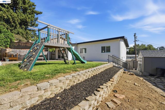 5034 Rahlves Dr, Castro Valley, CA 94546