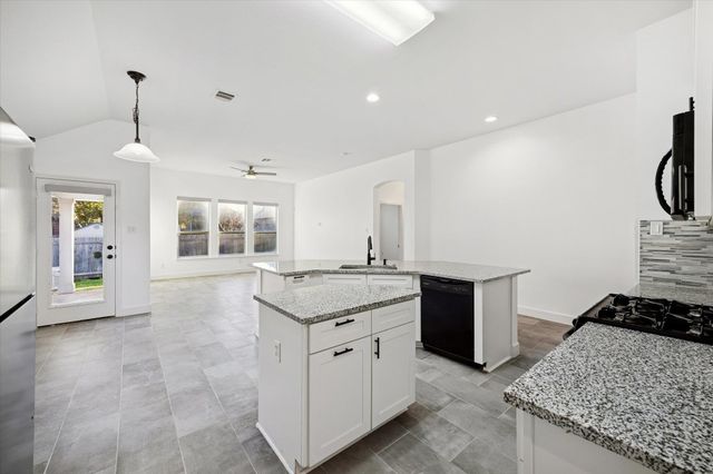 2995 N Overland ST, Round Rock, TX 78681