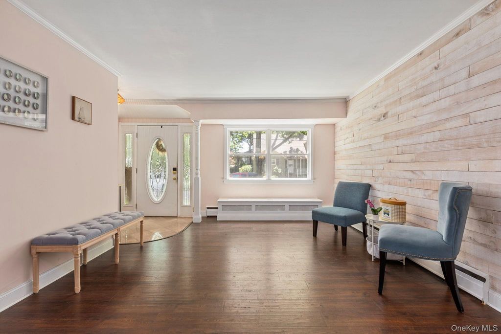 1107 Jefferson Avenue, West Islip, NY 11795 — photo 3