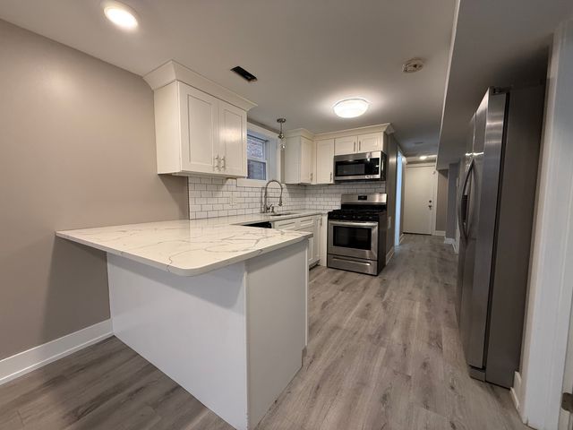 7627 W 64 Street Basement, Summit, IL 60501