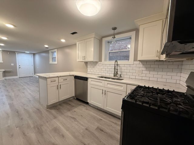 7627 W 64 Street Basement, Summit, IL 60501