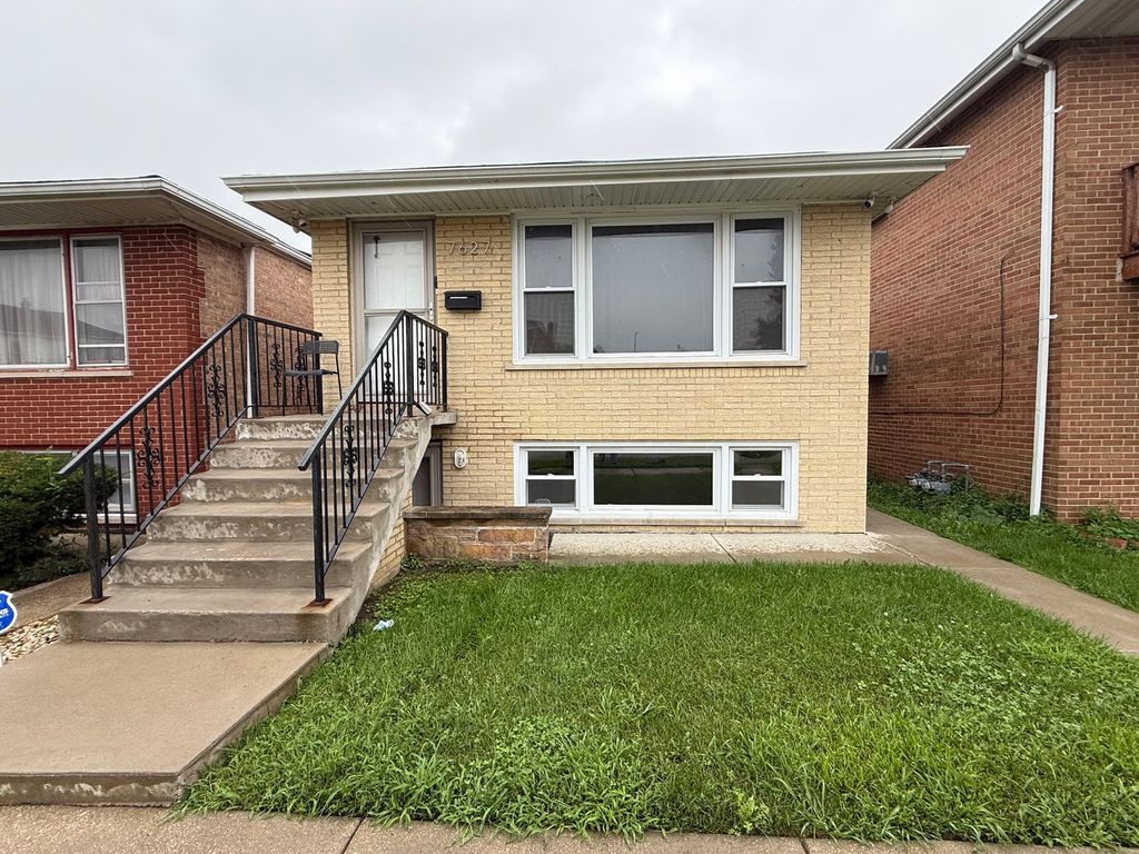 7627 W 64 Street Basement, Summit, IL 60501