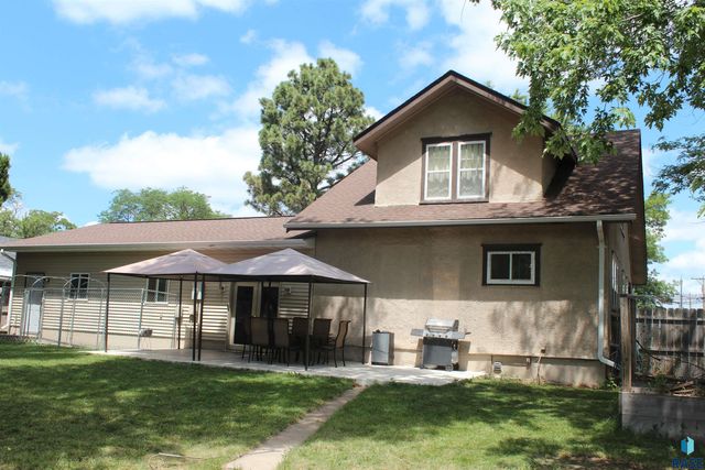 801 W 7th Ave Avenue, Mitchell, SD 57301