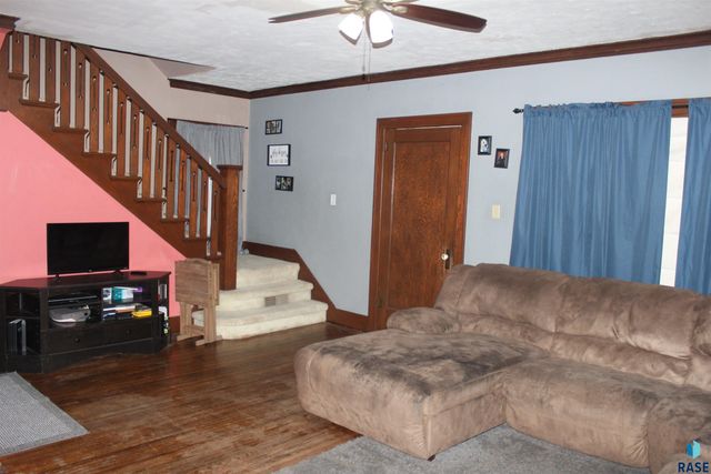 801 W 7th Ave Avenue, Mitchell, SD 57301