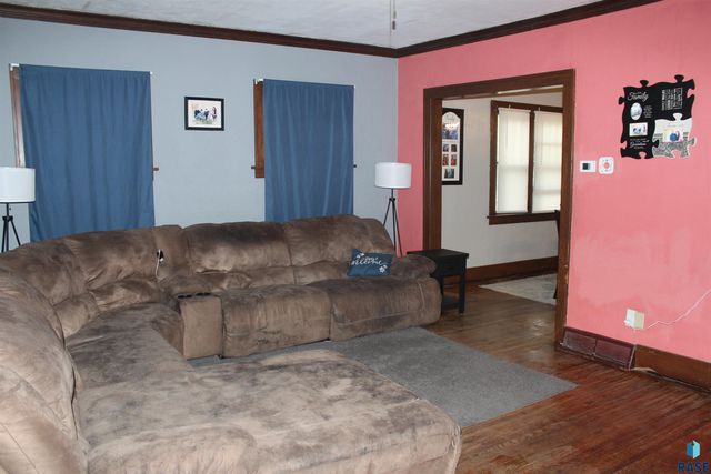 801 W 7th Ave Avenue, Mitchell, SD 57301