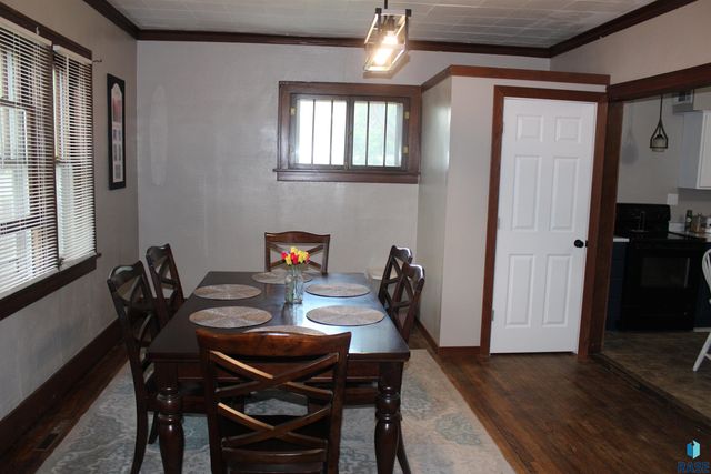 801 W 7th Ave Avenue, Mitchell, SD 57301