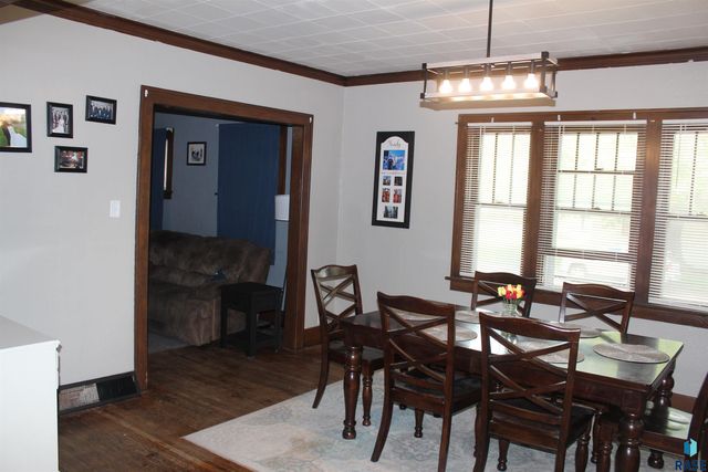 801 W 7th Ave Avenue, Mitchell, SD 57301