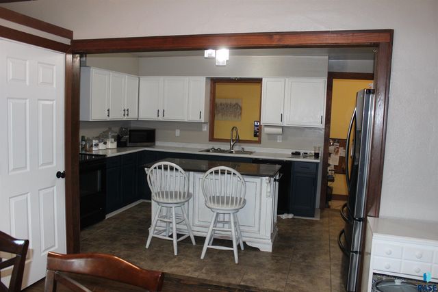 801 W 7th Ave Avenue, Mitchell, SD 57301