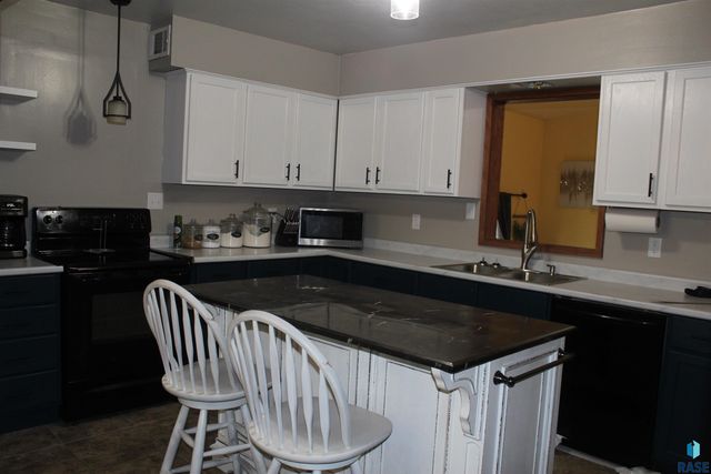 801 W 7th Ave Avenue, Mitchell, SD 57301