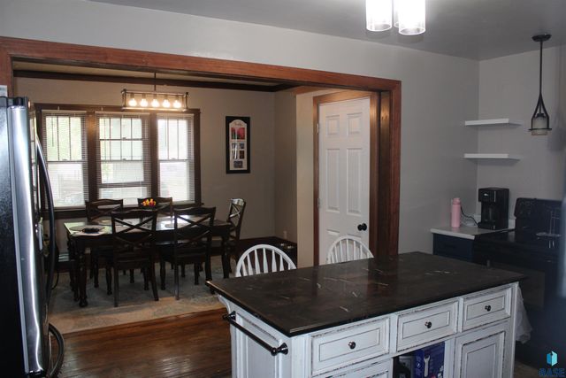 801 W 7th Ave Avenue, Mitchell, SD 57301