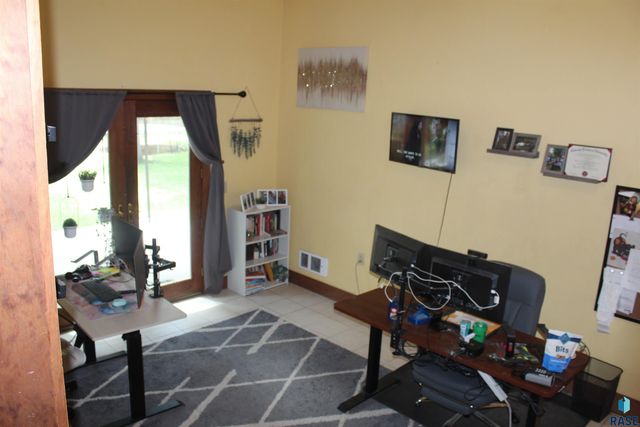 801 W 7th Ave Avenue, Mitchell, SD 57301