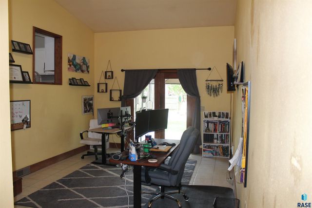 801 W 7th Ave Avenue, Mitchell, SD 57301