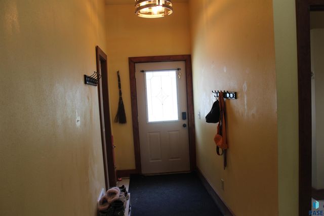 801 W 7th Ave Avenue, Mitchell, SD 57301