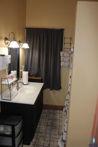 801 W 7th Ave Avenue, Mitchell, SD 57301