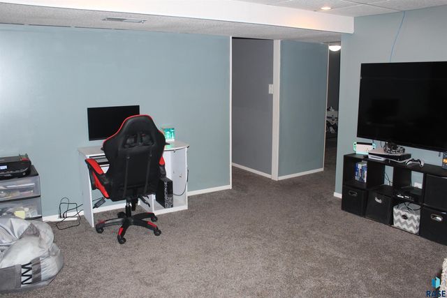 801 W 7th Ave Avenue, Mitchell, SD 57301