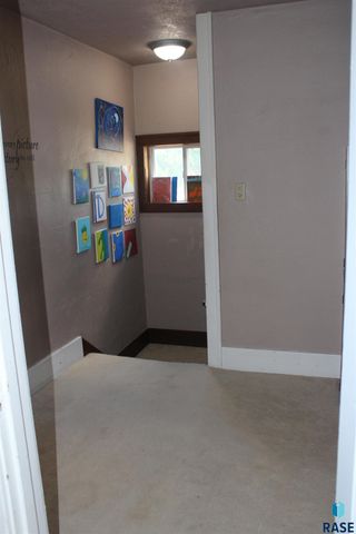 801 W 7th Ave Avenue, Mitchell, SD 57301