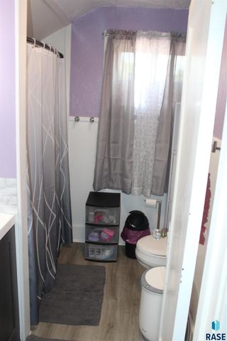 801 W 7th Ave Avenue, Mitchell, SD 57301