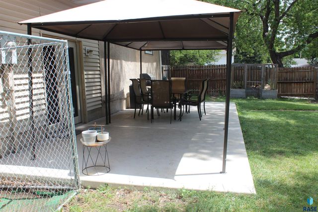 801 W 7th Ave Avenue, Mitchell, SD 57301