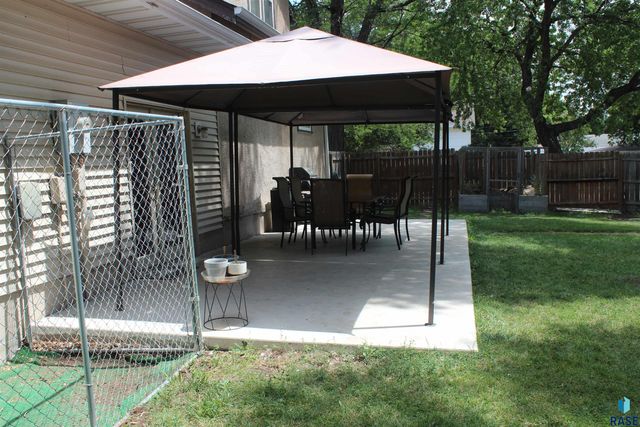 801 W 7th Ave Avenue, Mitchell, SD 57301