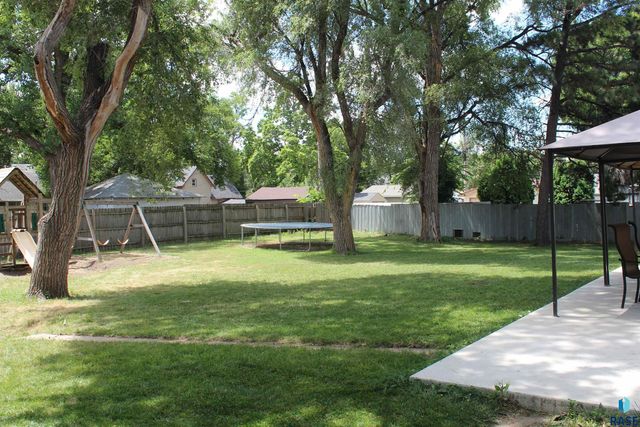 801 W 7th Ave Avenue, Mitchell, SD 57301