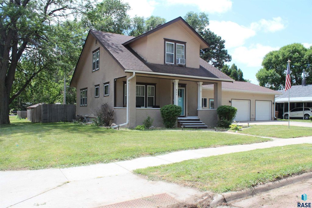 801 W 7th Ave Avenue, Mitchell, SD 57301