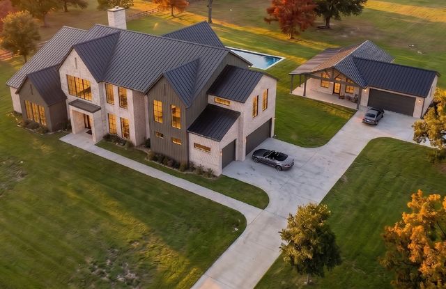 8459 Shady Grove Road, North Richland Hills, TX 76182