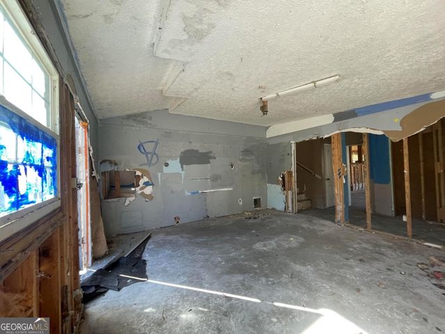 998 Campbell Road, Meansville, GA 30256