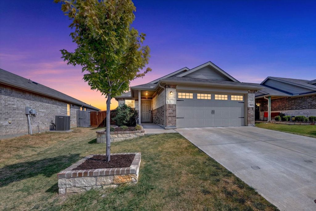 6816 Turtle Stream Drive, Fort Worth, TX 76179 — exterior