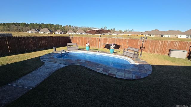 11485 Meadowview Dr, Denham Springs, LA 70726