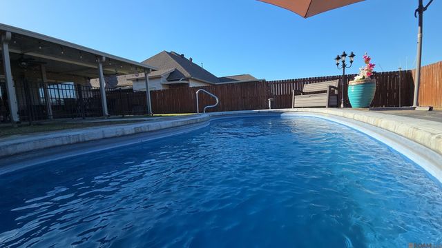 11485 Meadowview Dr, Denham Springs, LA 70726