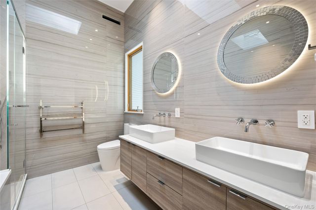 3 Hewlett Place, Great Neck, NY 11024