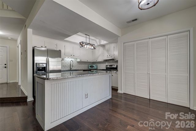9235 N Vicksburg Park Court, Charlotte, NC 28210