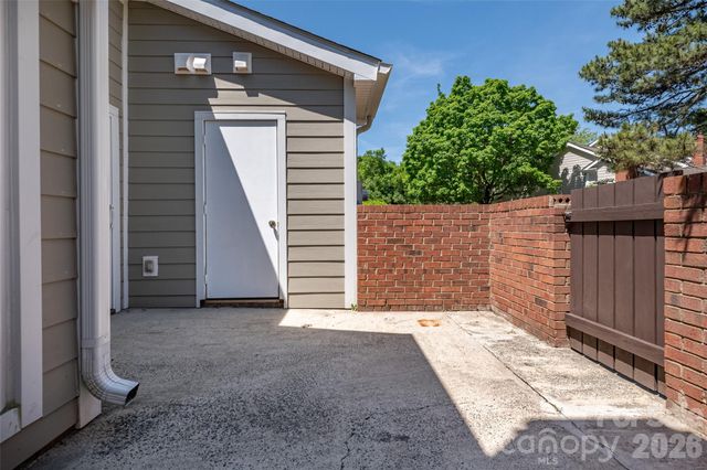9235 N Vicksburg Park Court, Charlotte, NC 28210