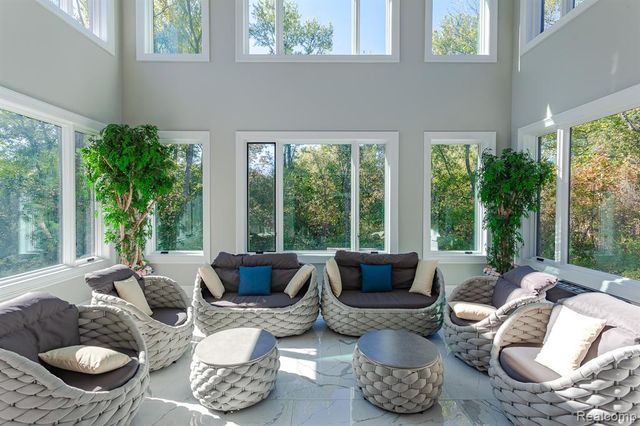 3118 Hickory Lawn Road, Rochester Hills, MI 48307