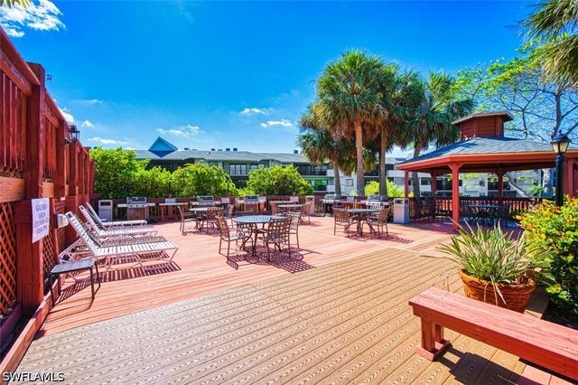 600 Neapolitan WAY 153, Naples, FL 34103