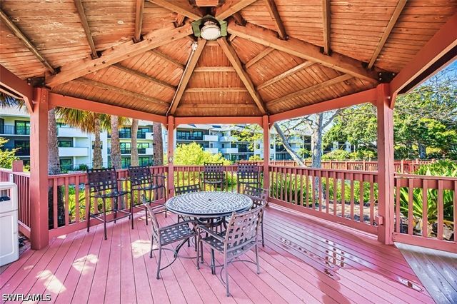600 Neapolitan WAY 153, Naples, FL 34103