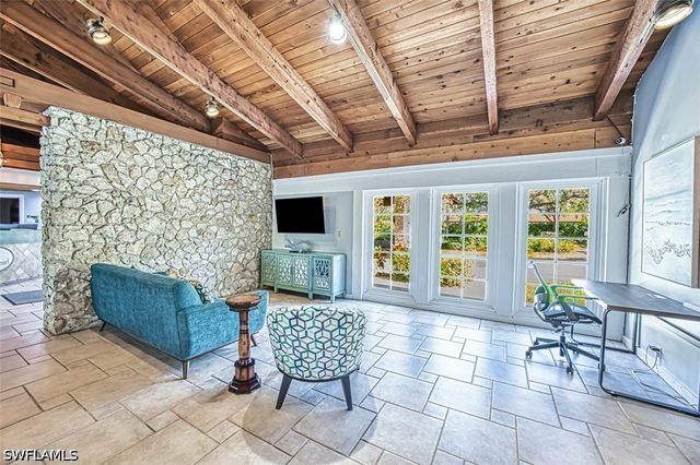 600 Neapolitan WAY 153, Naples, FL 34103
