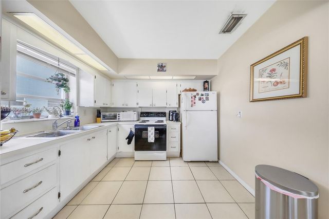 3711 Van Buren Street 1, Hollywood, FL 33021