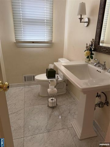 730 Floyd Street, Englewood Cliffs, NJ 07632