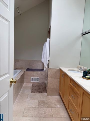 730 Floyd Street, Englewood Cliffs, NJ 07632
